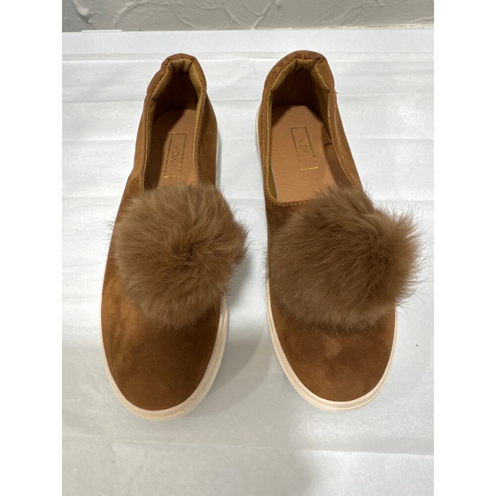Yoki‎ Brown Suede Pom-Pom Flats - Women's Size 8
